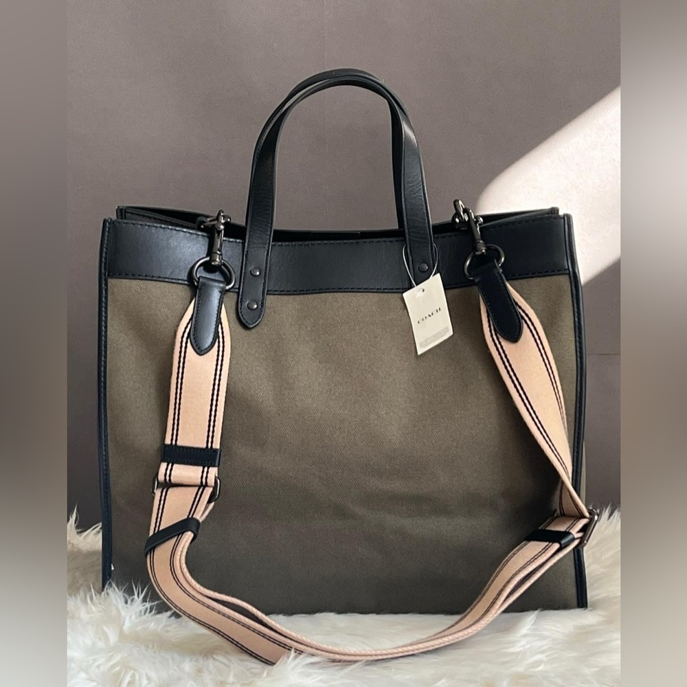 C8457 - Coach Field Tote 40 in Organic Cotton Canvas with Coach Badge - Picture 6 of 11
